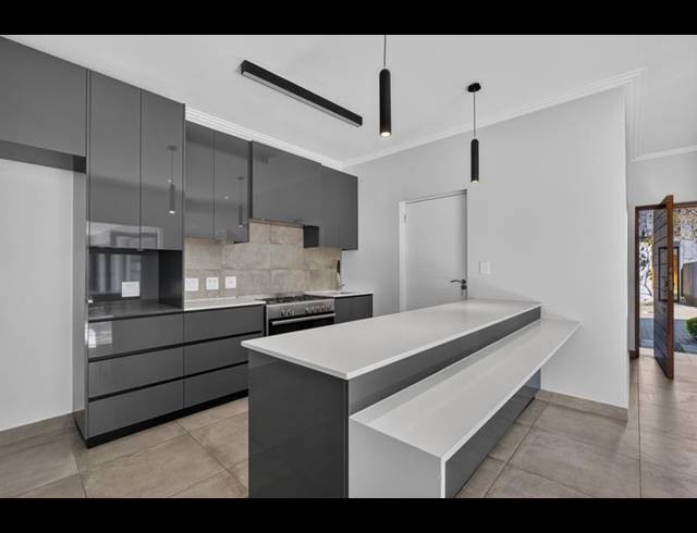 4 BEDROOM TOWNHOUSE FOR SALE IN BRYANSTON